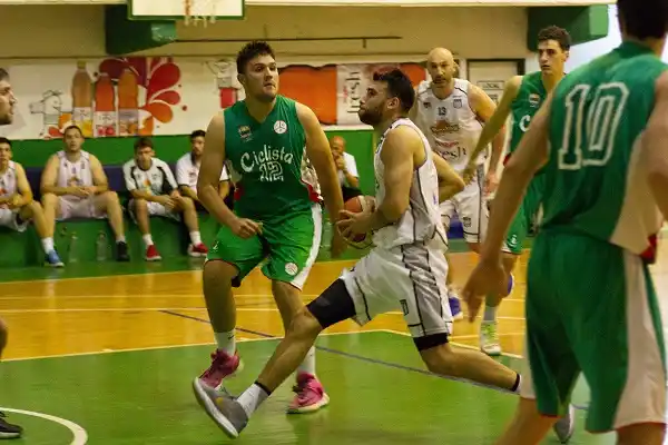 Racing se recuperó con un buen triunfo sobre Ciclista