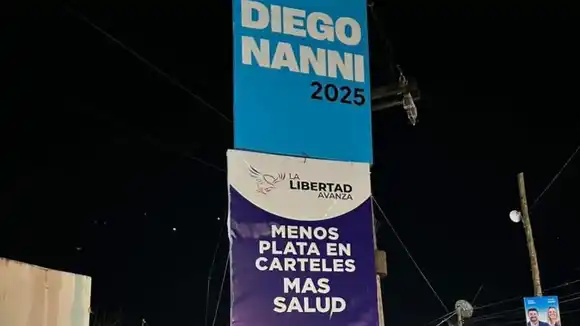Insólito cruce en Exaltación de la Cruz: La Libertad Avanza le critica los carteles a Fuerza Patria… ¡con más carteles!