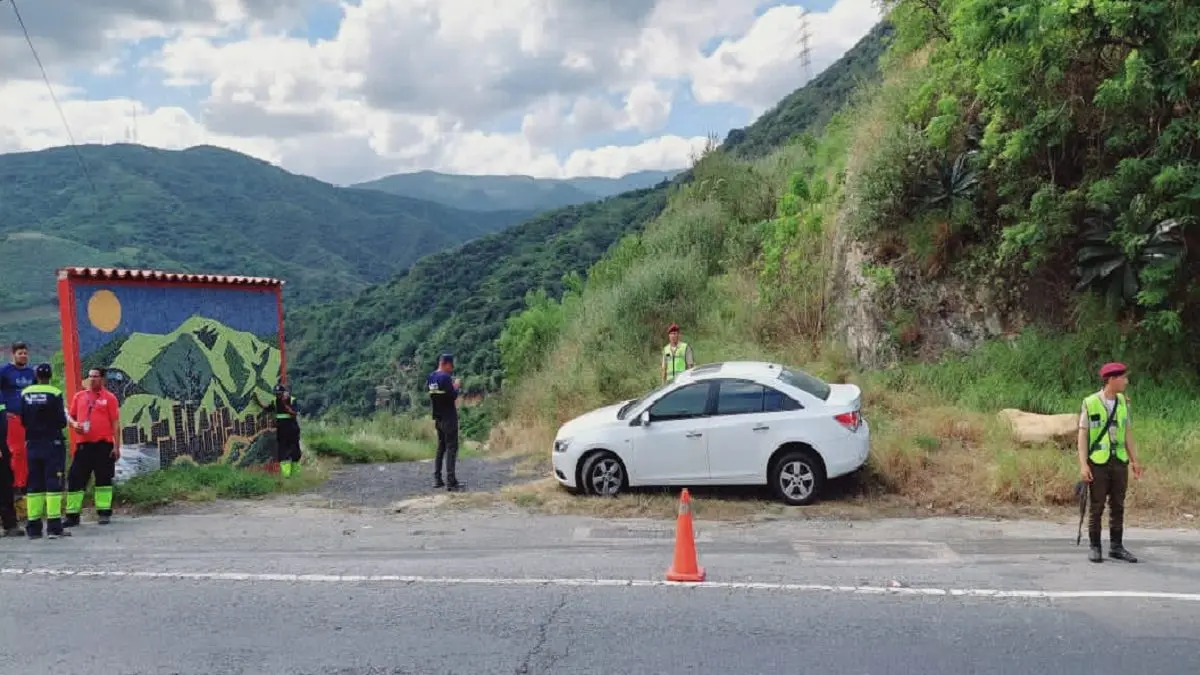 Investigan muerte de mujer en viaducto de la autopista Caracas La Guaira