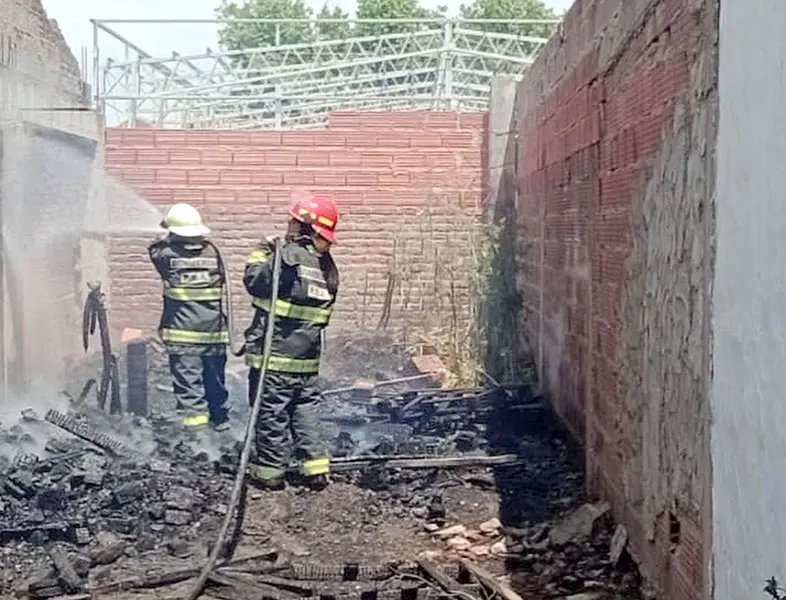 Incendios dañaron un galpón y una vivienda