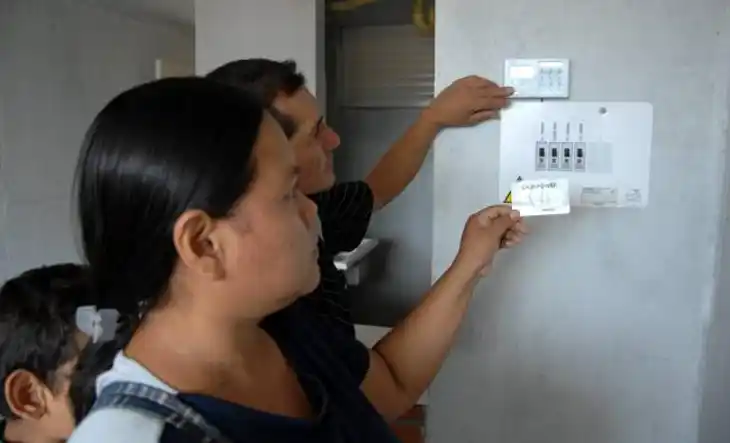 Polémica: Por los tarifazos, Edenor instala medidores prepagos en La Matanza