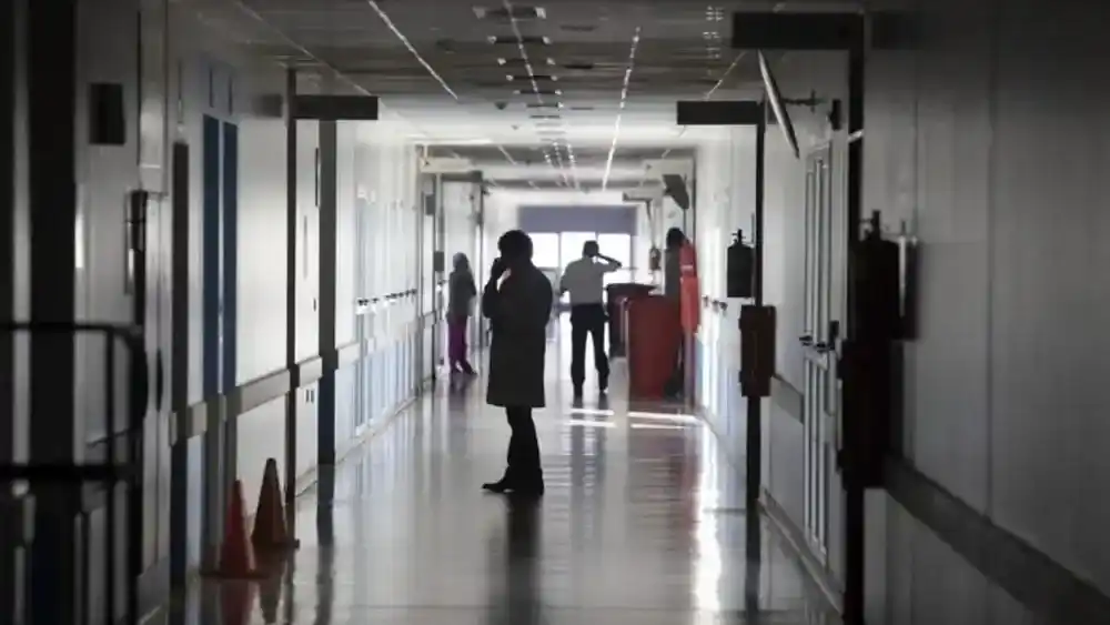 Integrantes del personal de salud en un hospital.