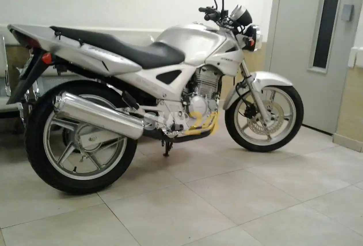 Detuvieron tres sujetos que robaron una moto en barrio Centro II