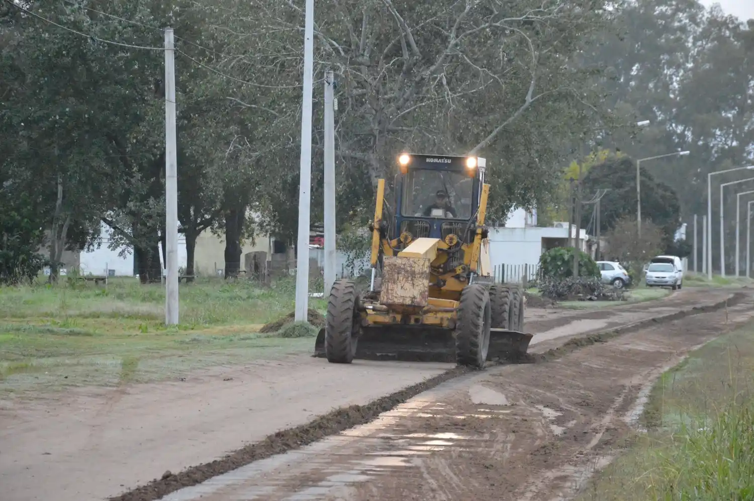 Refuerzan los trabajos de perfilado de calles en los barrios Güemes y Cayetano Silva