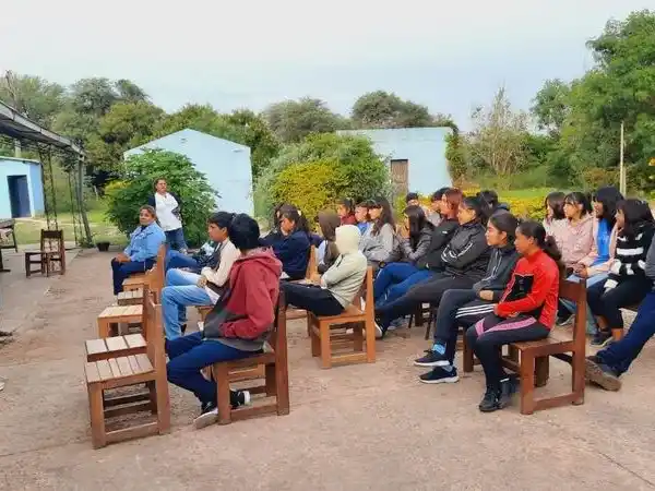 Riacho de Oro: Estudiantes secundarios 
en charla sobre Educación Sexual Integral