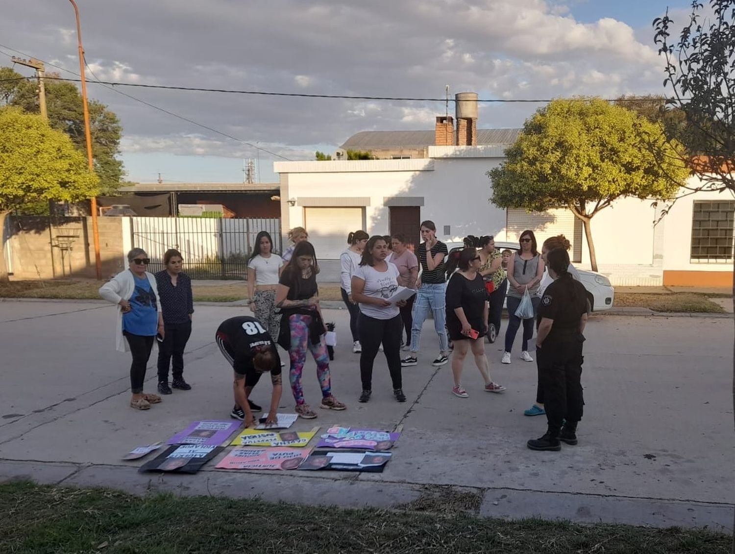 Chapuy se manifestó frente a la comisaría local, por caso de abuso sexual contra un menor