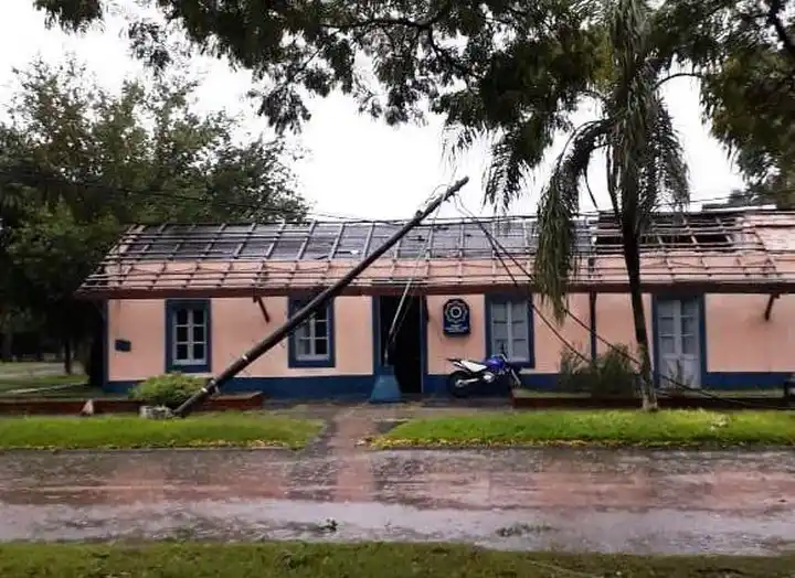 La tormenta le voló el techo a la Comisaría de Villa Guillermina