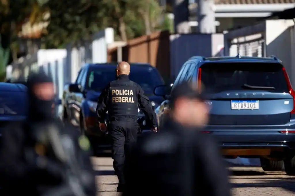 Brasil: allanaron la casa de Bolsonaro en una causa por datos falsos sobre vacunas contra el Covid