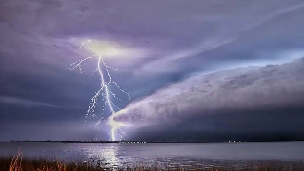 Hay más de 100 municipios bonaerenses en alerta amarilla por fuertes tormentas