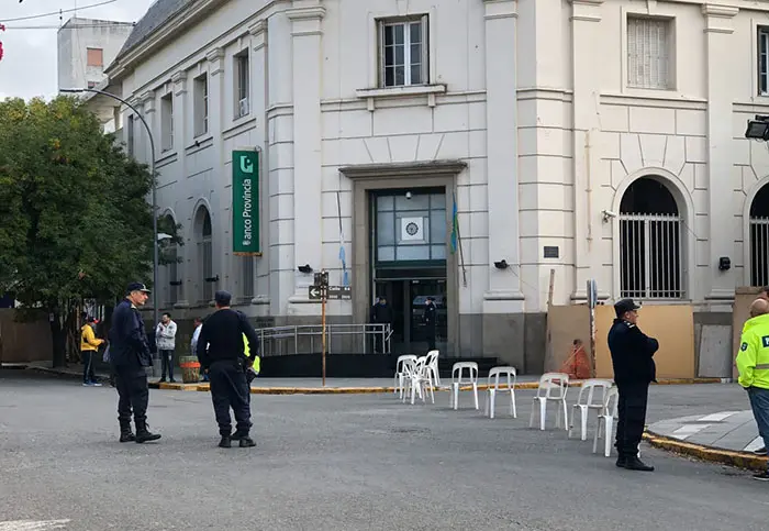 Escaso movimiento en bancos