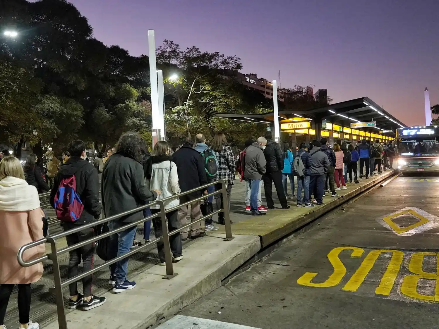 Reducción de servicios en horario nocturno y durante los fines de semana.