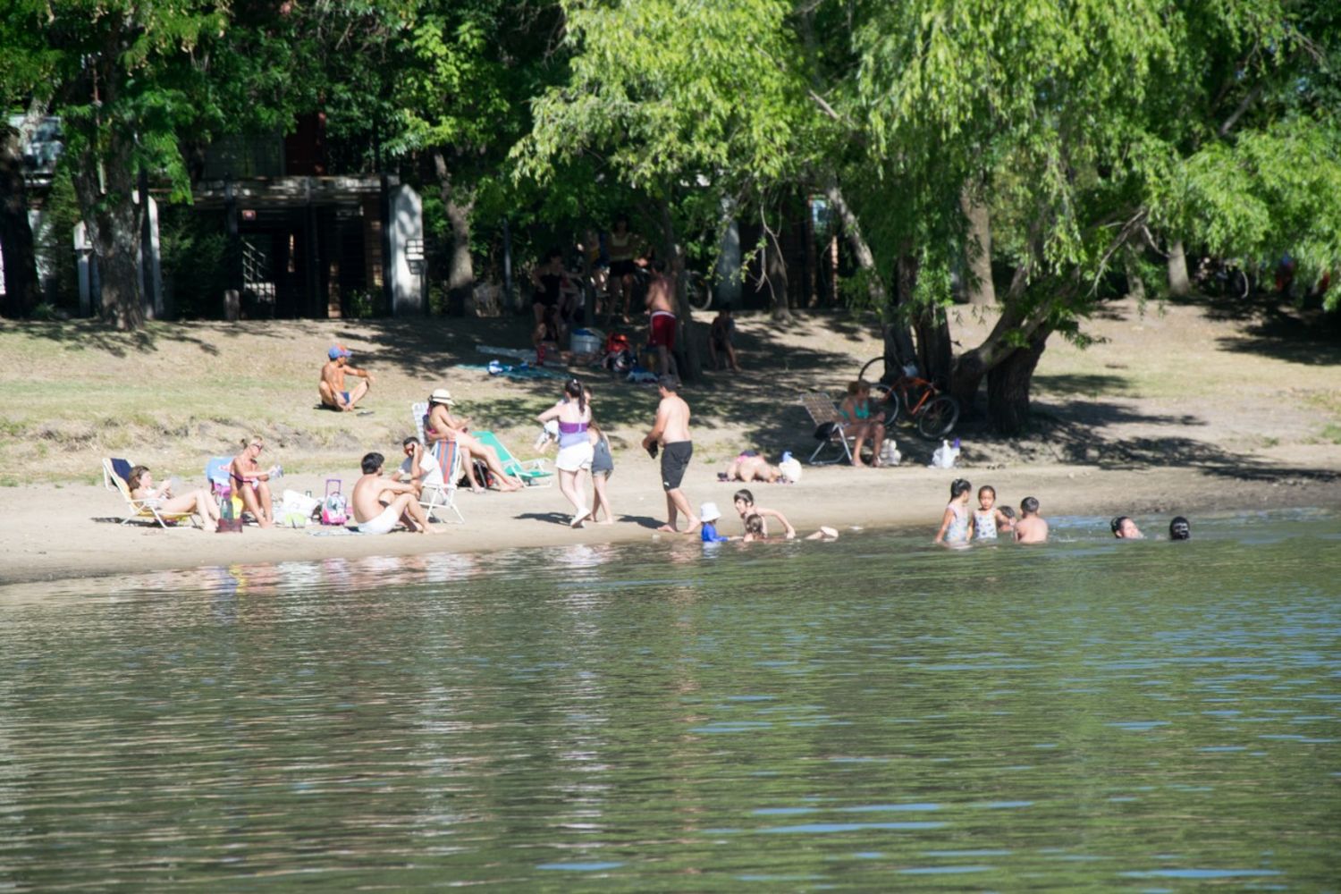 Los vecinos se niegan a estar lejos del río