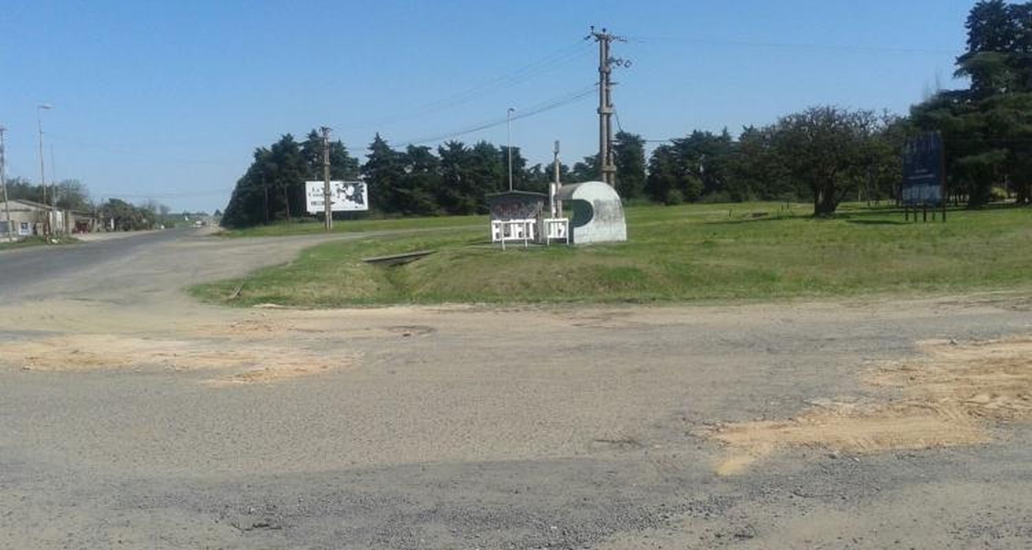 Río Tala: en el acceso a la localidad, bacheo improvisado