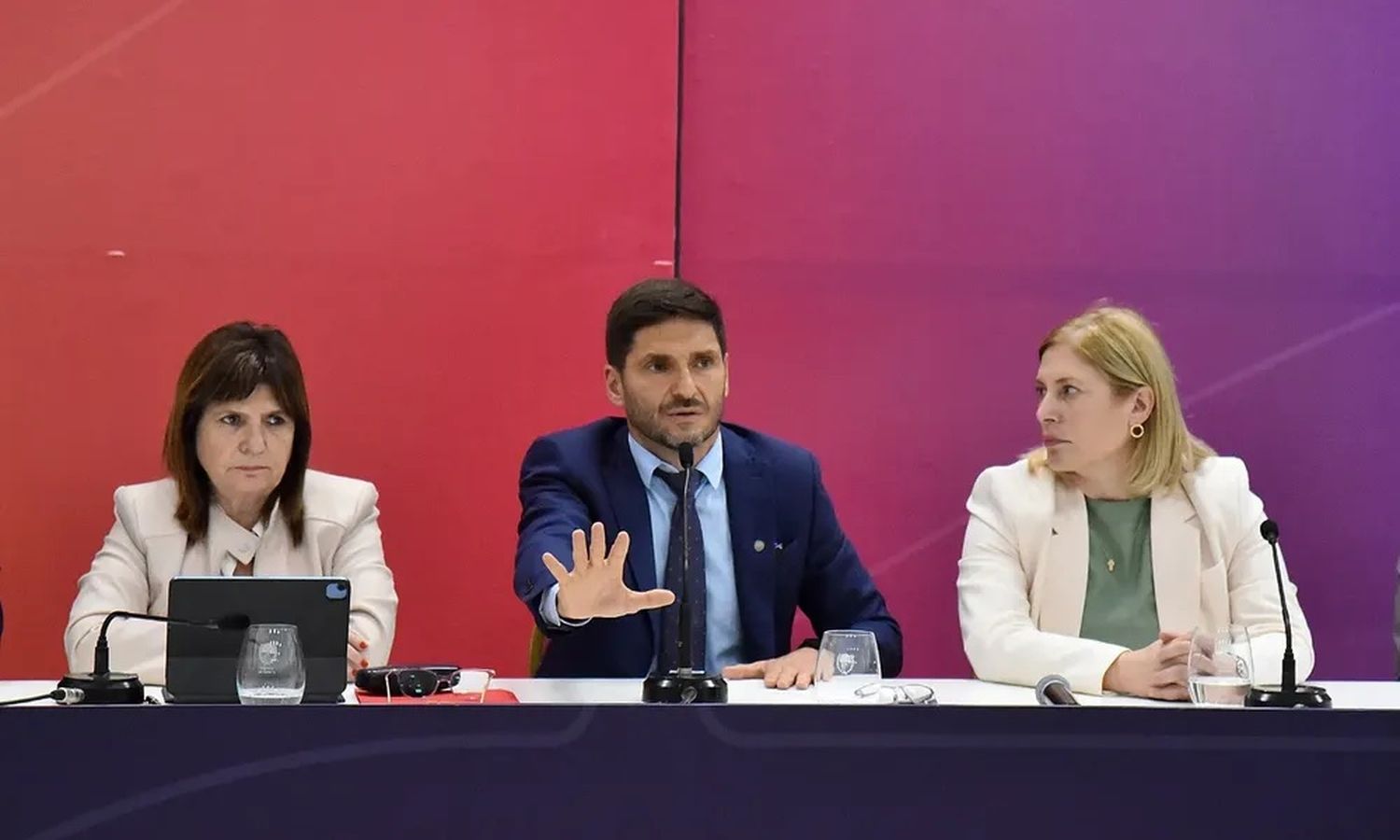 Distintos referentes del frente político hicieron público el respaldo a la gestión provincial en la lucha contra las mafias