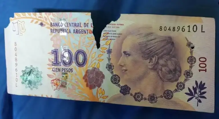 Billetes dañados: - 1