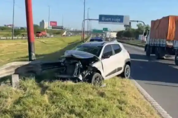 Demoras en el acceso a Rosario por la autopista a Buenos Aires debido a un choque