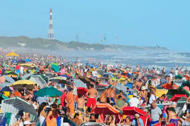 Recomendaciones al visitar Monte Hermoso: Zonas con guardavidas y prohibiciones vigentes