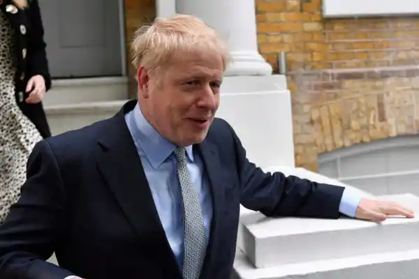 Boris Johnson gana la primera votación para suceder a Theresa May