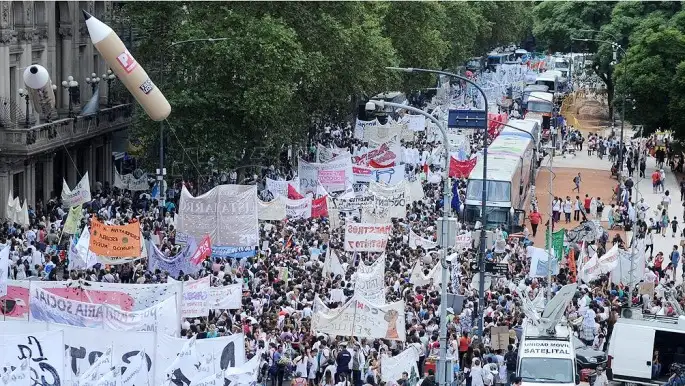 Multitudinaria Marcha Federal Educativa en Plaza de Mayo