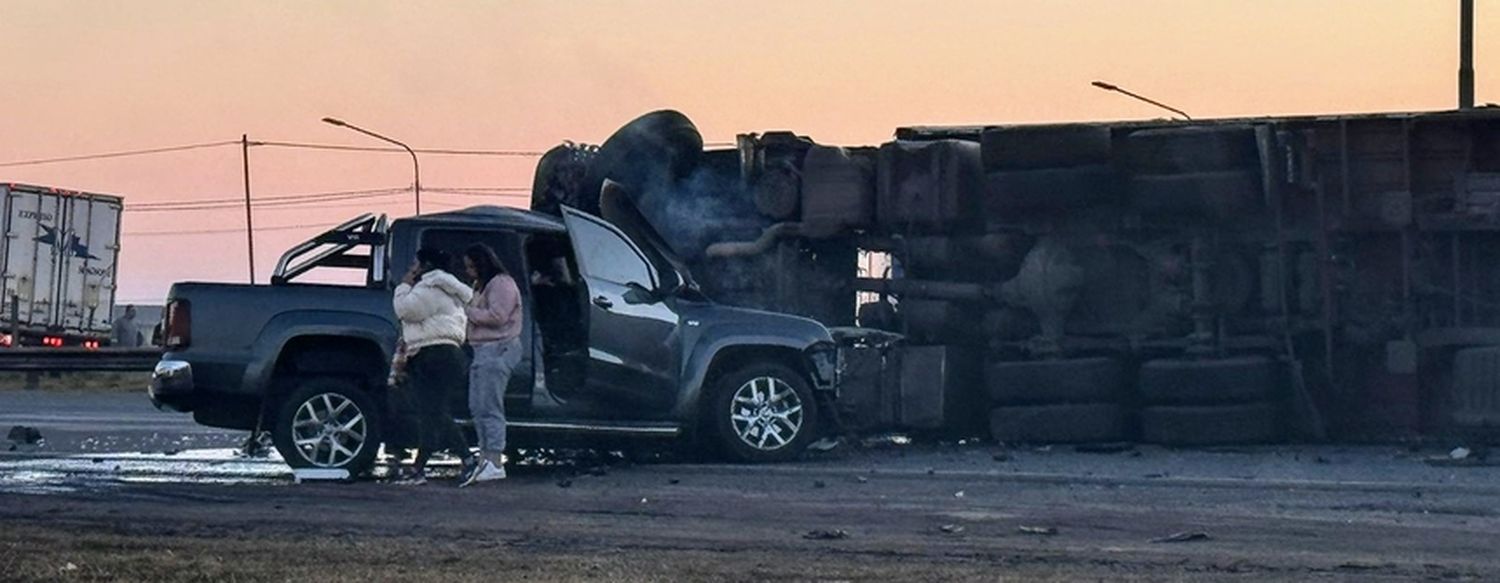 El conductor de la Amarok perdió la vida. Foto: Campana Noticias