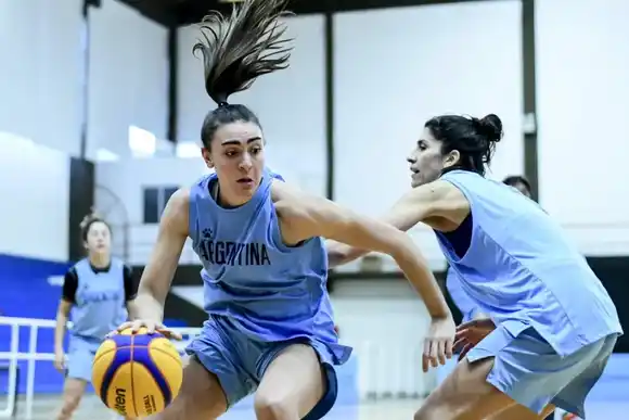 Gentinetta con el equipo nacional en la Nations League 3 x 3