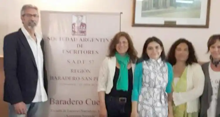 Sade entrega premios literarios en la Biblioteca