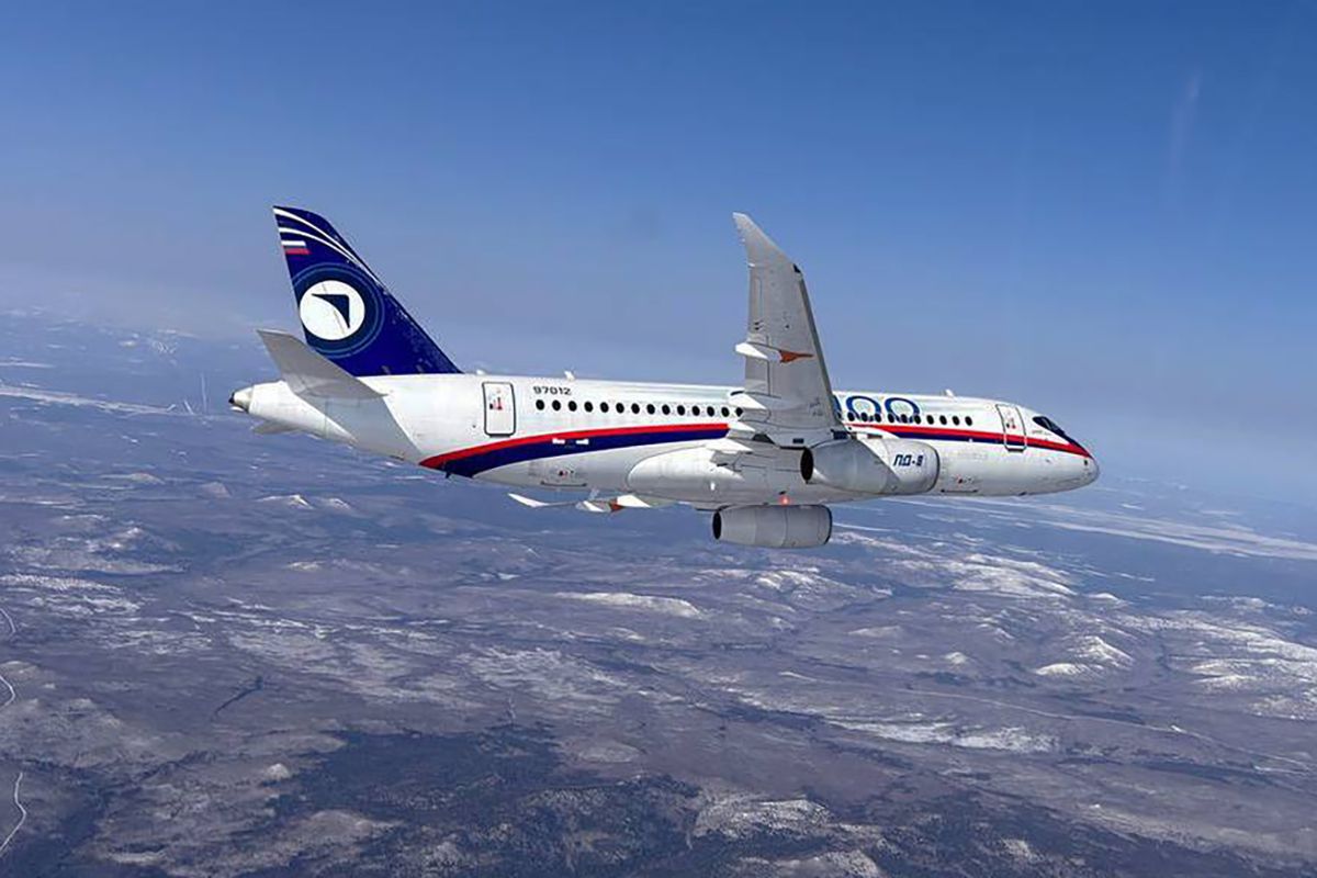 Rusia avanza con el SJ-100: las entregas del avión 'Rusificado' con motores PD-8, previstas para 2026