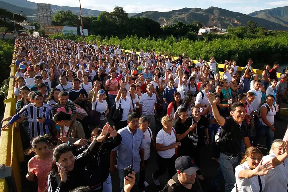 El Gobierno estableció un programa de asistencia para emigrantes venezolanos