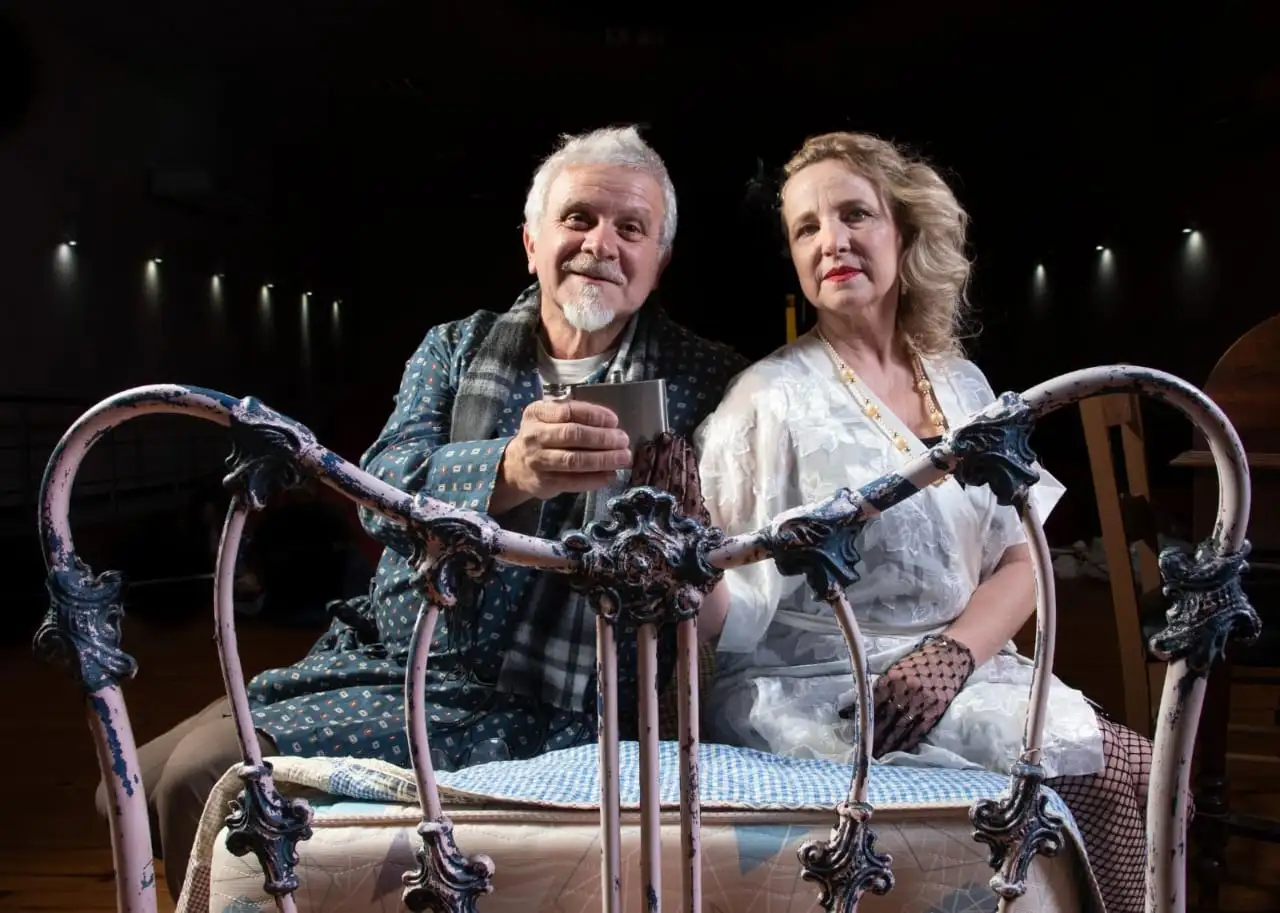El actor y director Jorge Lecroq, junto a la actriz Nora Tosco, en un pasaje de la obra "La Marquesa de Laskpur Loction", de Tennesee Williams