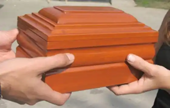 Según la iglesia, las cenizas de cremaciones no podrán guardarse en casa