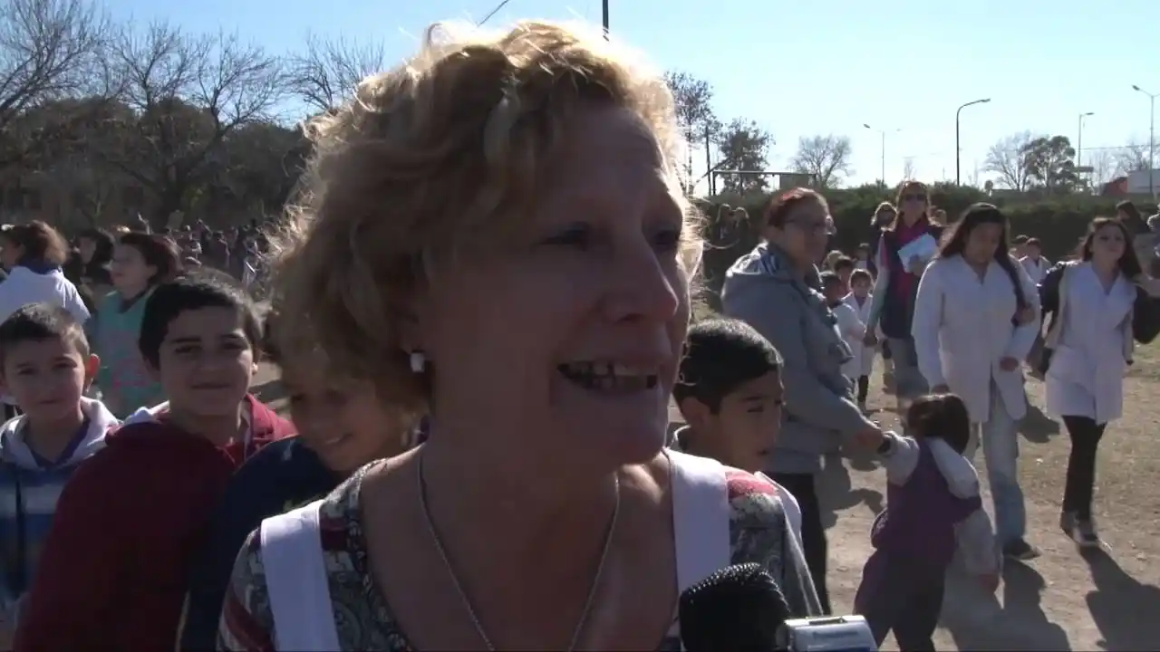 Abrazo solidario por los derechos de niños y niñas