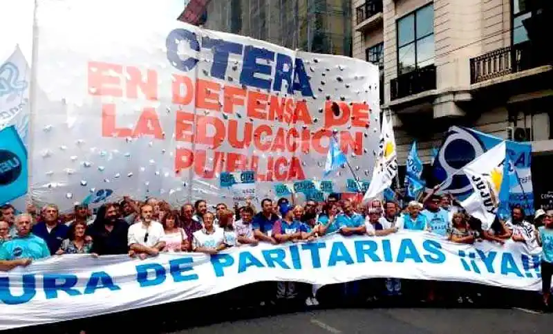 Ctera ve “complejo el inicio de clases” y reiteró
el pedido para que convoquen a paritarias
