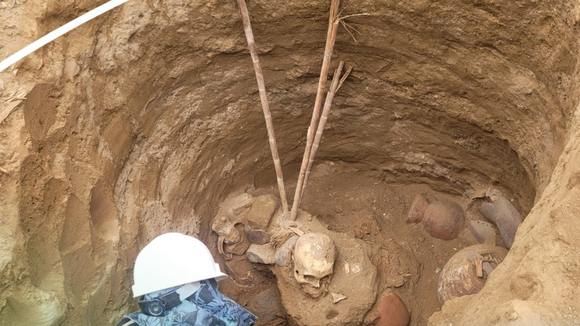 Obreros descubren momia de más de mil años en Perú