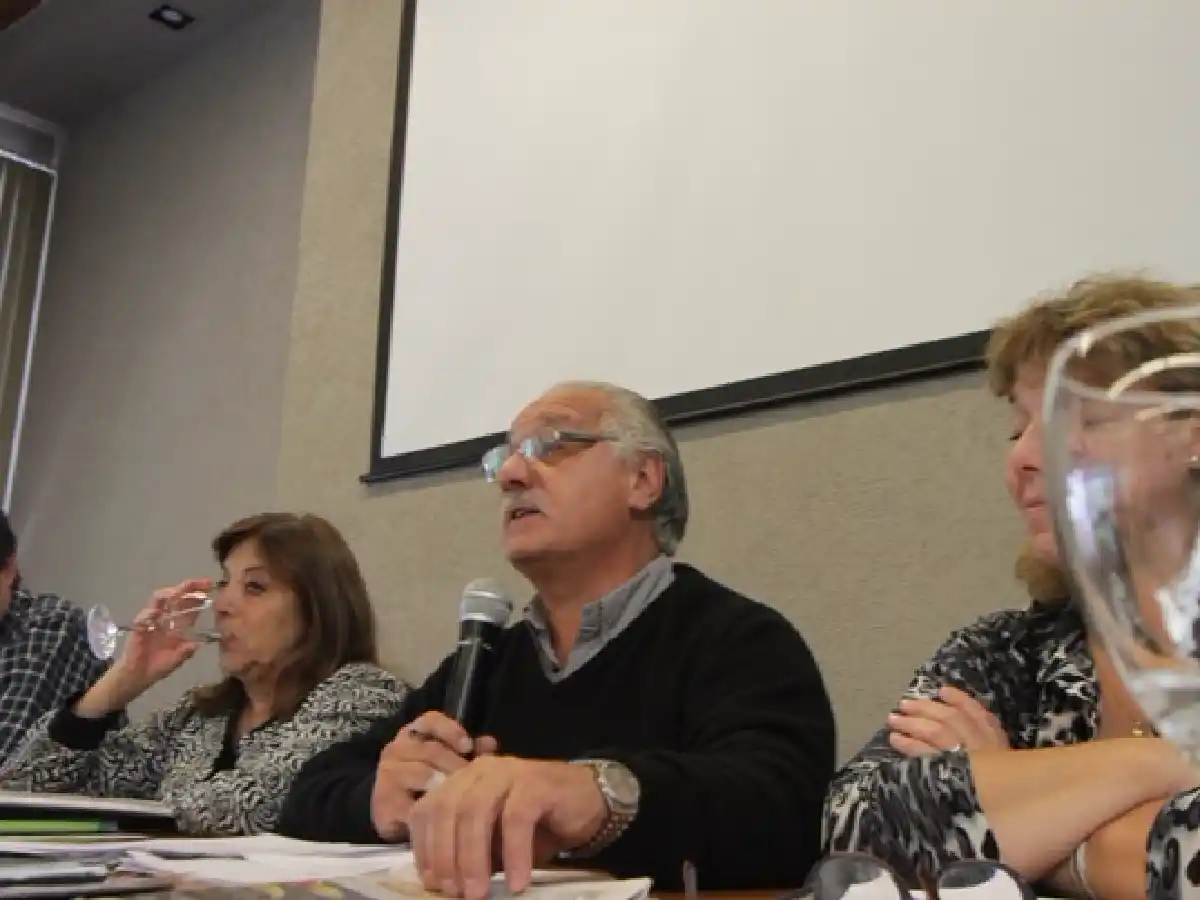 La Provincia y los docentes firmaron el acuerdo salarial