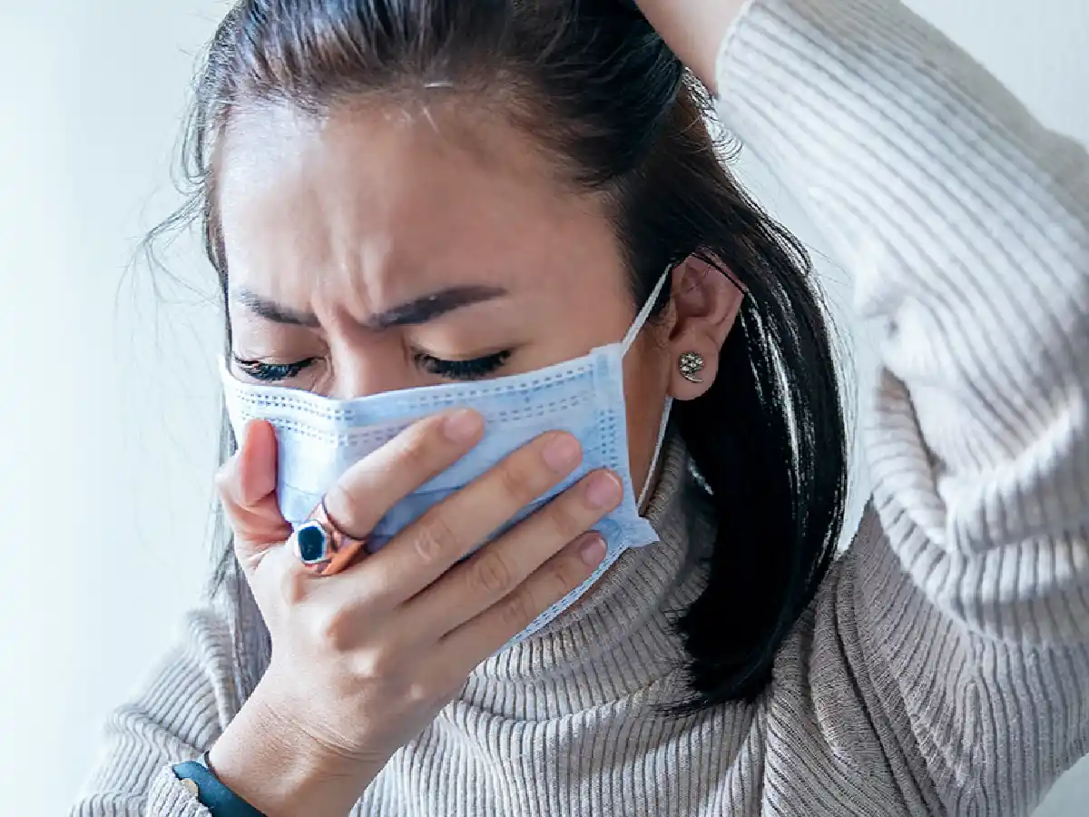 Estornudar demasiado puede ser síntoma de covid para vacunados 