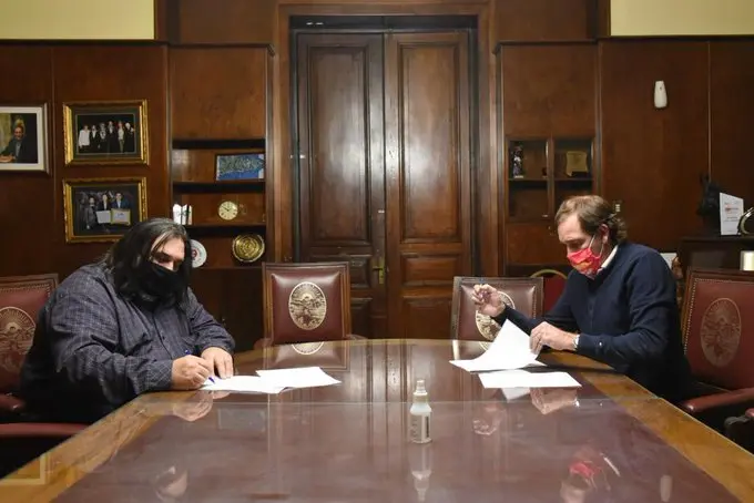La Plata: Garro y Baradel firmaron un convenio para sumar 94 camas para pacientes con COVID-19