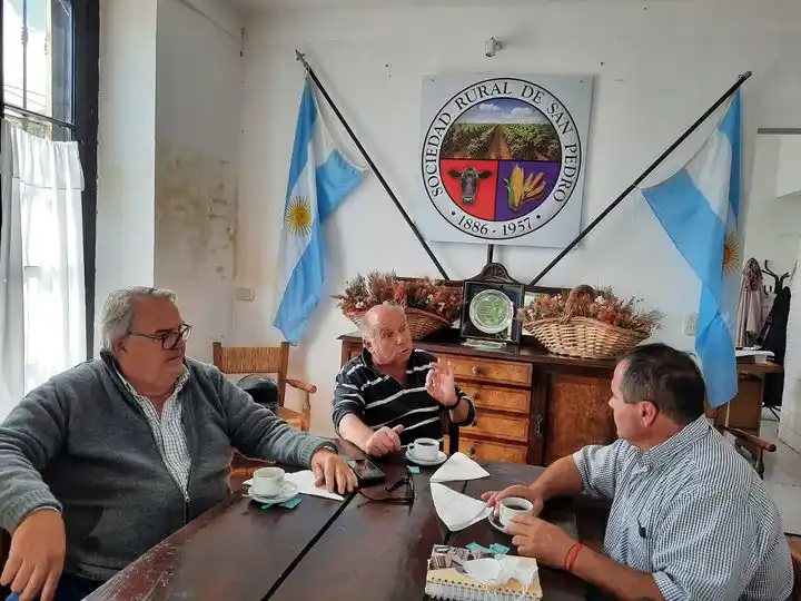 Reunión por los caminos rurales: Victores se metió en la interna del Gobierno
