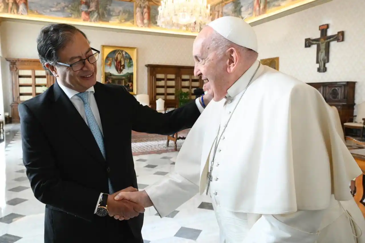 Gustavo Petro y el Papa Francisco reunidos en Vaticano