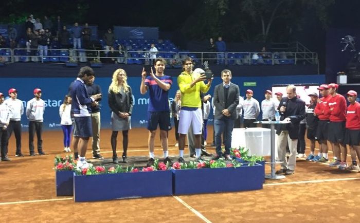 Horacio Zeballos y Julio Peralta con sus trofeos en Santiago de Chile. 