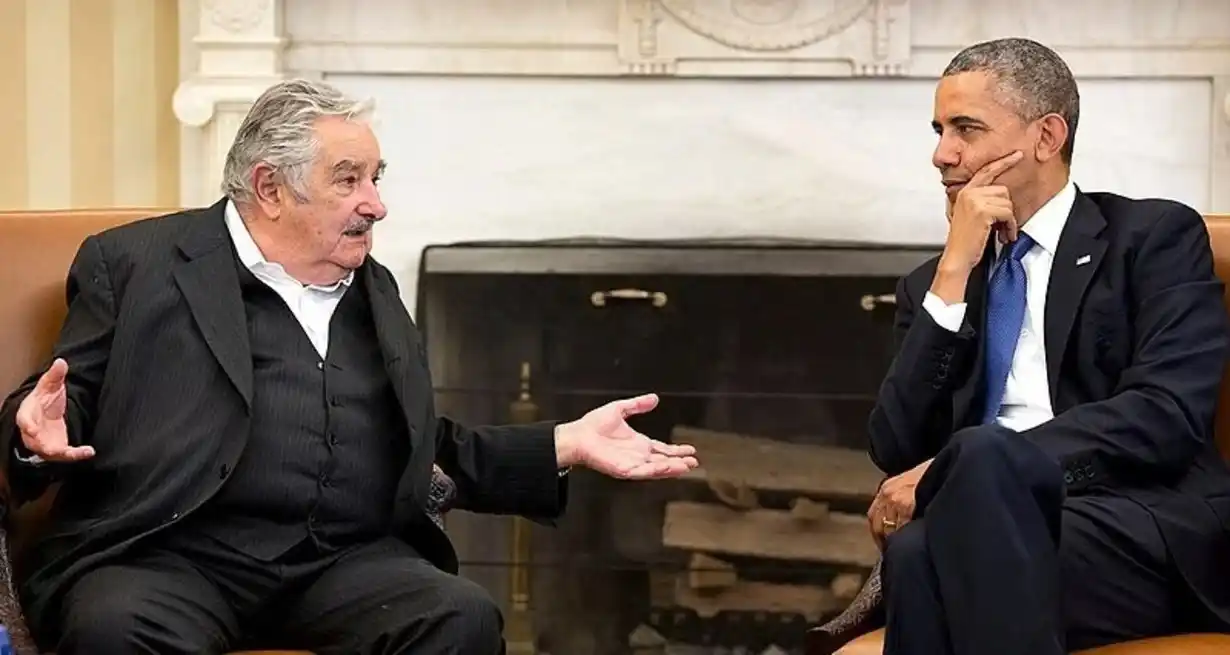 Año 2014. El presidente uruguayo Pepe Mujica es escuchado con atención por su par estadounidense, Barack Obama.