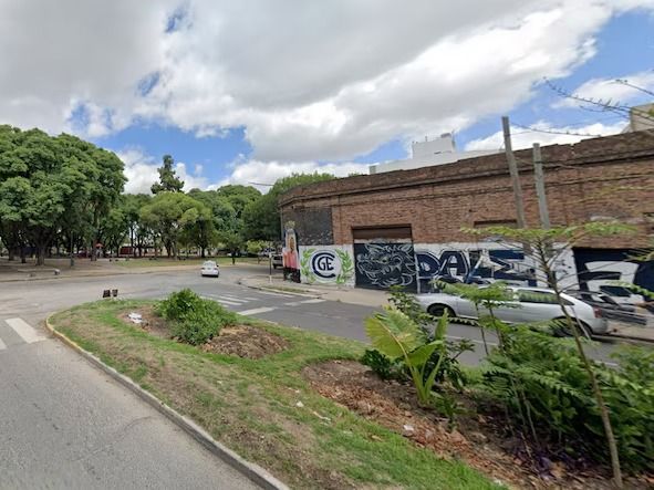 Cuatro personas iniciaron un viaje en la zona de Plaza Matheu y, al llegar a Villa Elvira, sacaron un arma de fuego y amenazaron de muerte al conductor