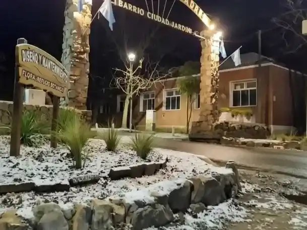 En algunos sectores de General PUeyrredón, cayó aguanieve y hasta nieve