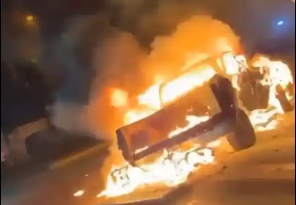 SHOCK EN BARQUISIMETO: dos carros se incendiaron tras un choque