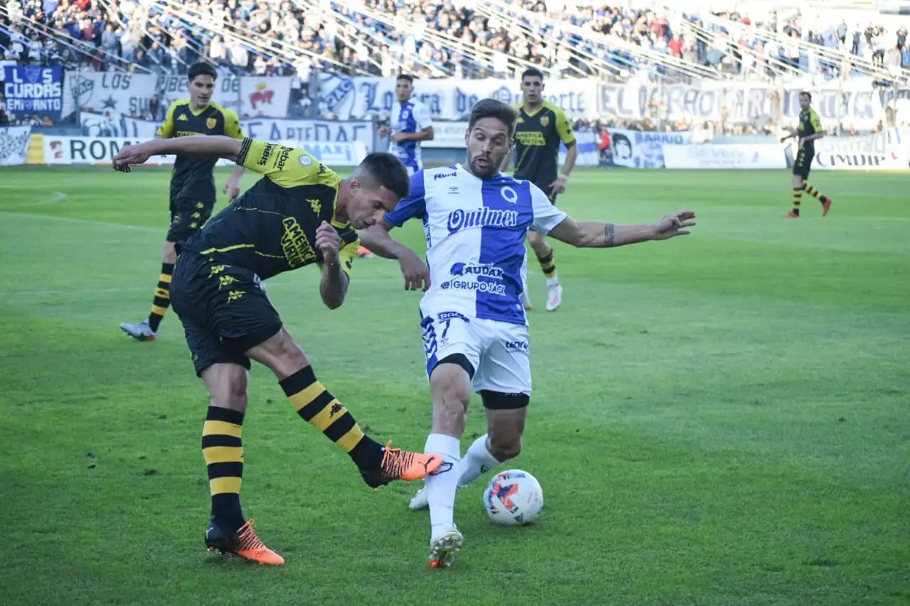 Rotela despeja ante la presencia de González. Santamarina no sumó en su visita a Quilmes.