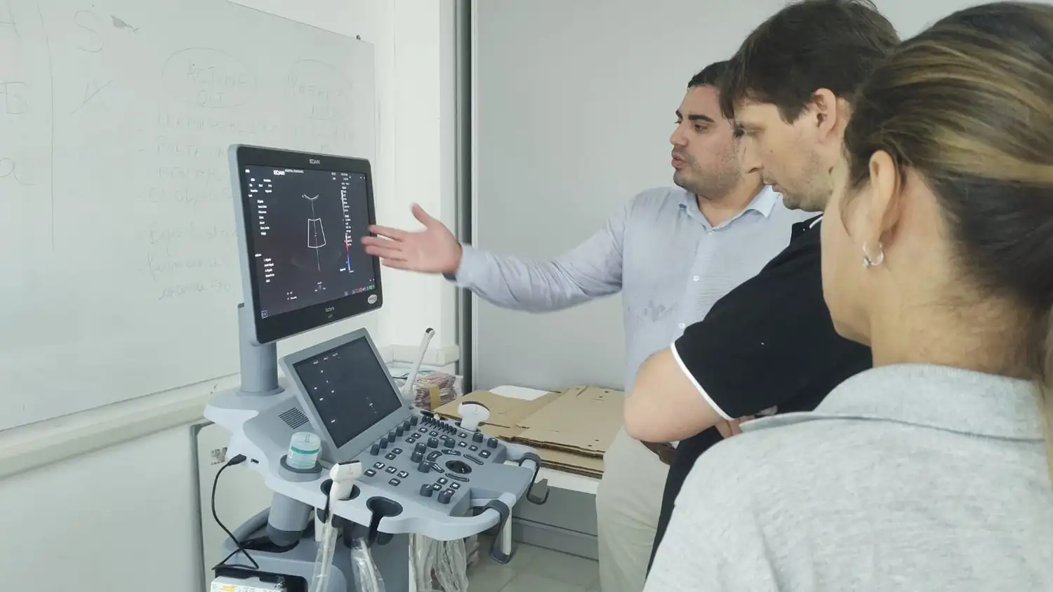 El Hospital Centenario incorporó un nuevo ecógrafo Doppler de última generación