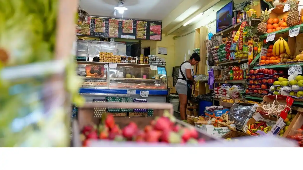 Tanto la CBA como la CBT subieron en octubre, según el Indec