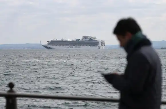 Mejora el argentino con coronavirus en el crucero