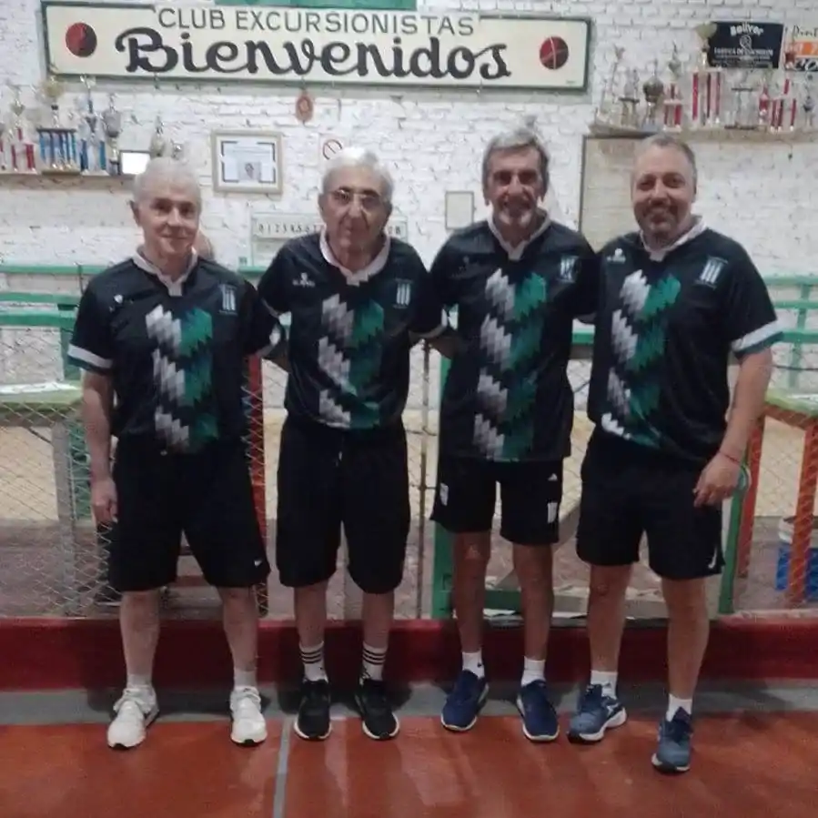 El equipo de Excursionistas, con Varenna, Arnaiz, Gogna y Alejandro Bellver.