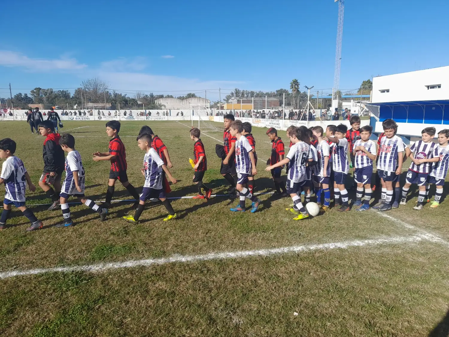 Una verdadera fiesta del fútbol Infantil se vivió en el estadio "25 de Junio" de Libertad.