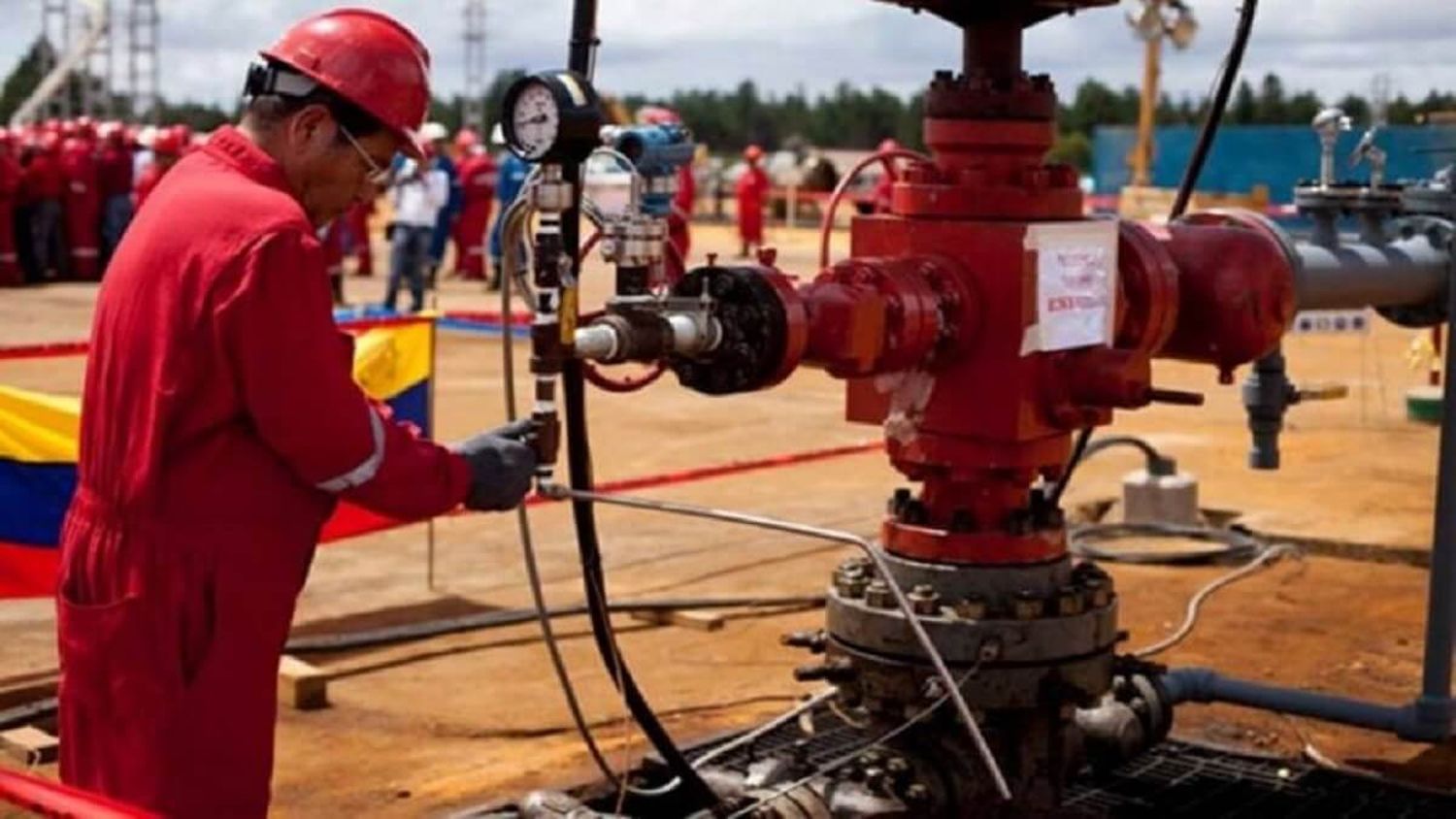 ANALISTA PETROLERO: «2 millones de barriles diarios es un sueño de Maduro» (+Video)